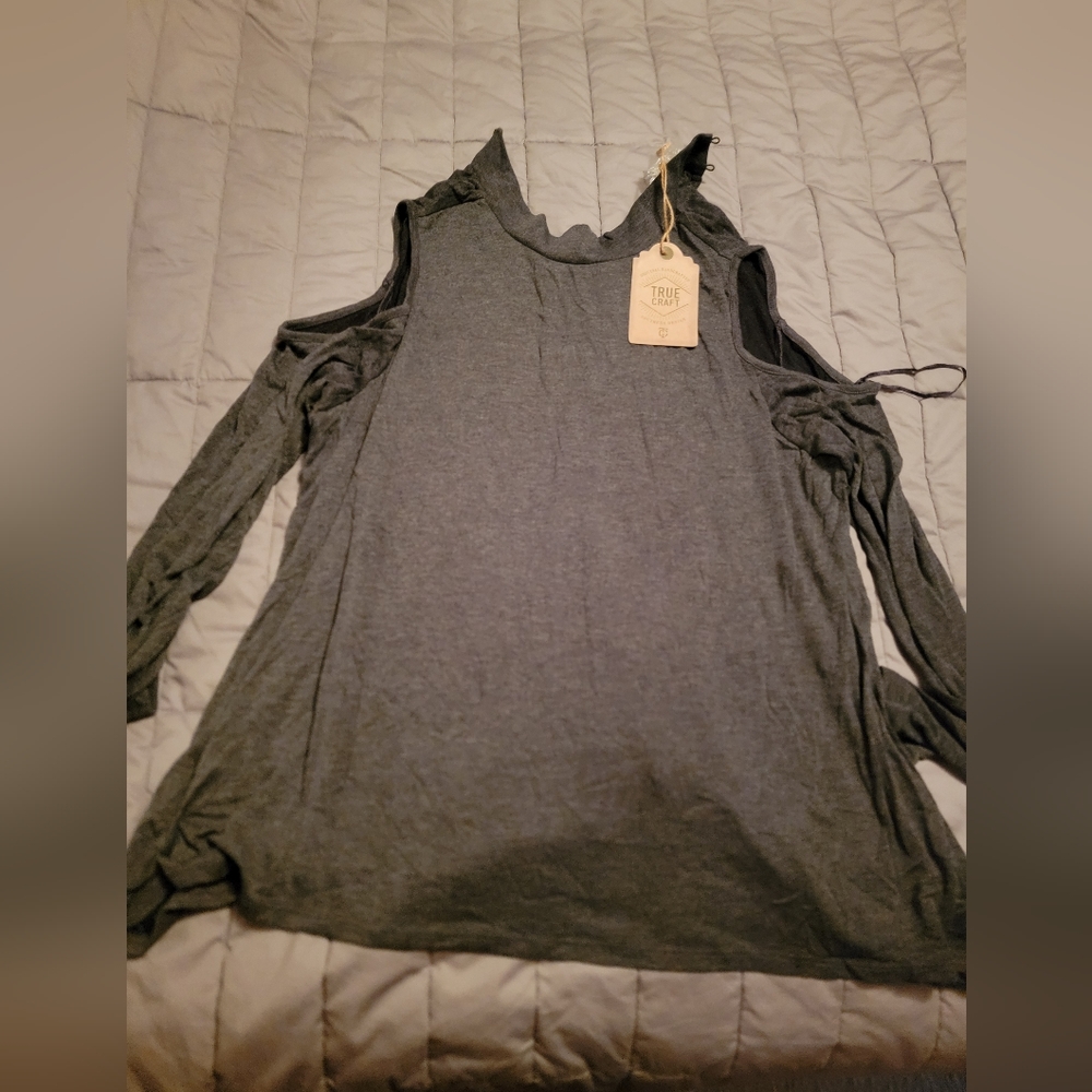 Women's size 2X, True Craft Cold Shoulder, Long Sleeve Shirt, New with Tags